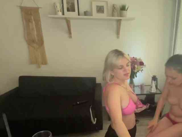 Love2loveKiss webcam