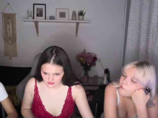 Love2loveKiss webcam