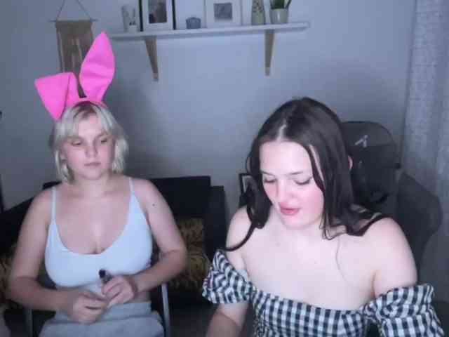 Love2loveKiss webcam