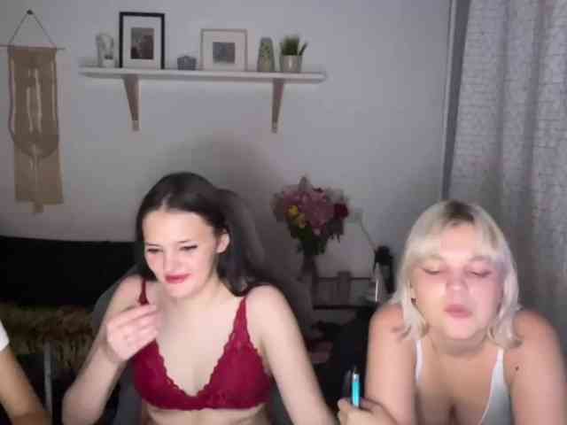 Love2loveKiss webcam