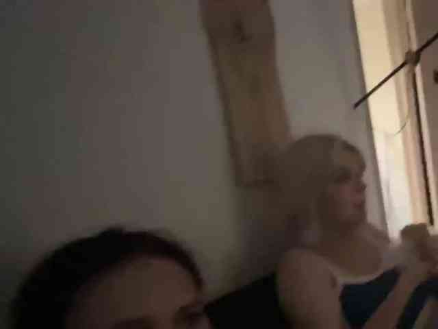 Love2loveKiss webcam