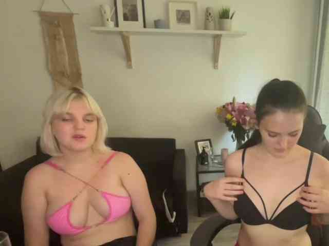 Love2loveKiss webcam