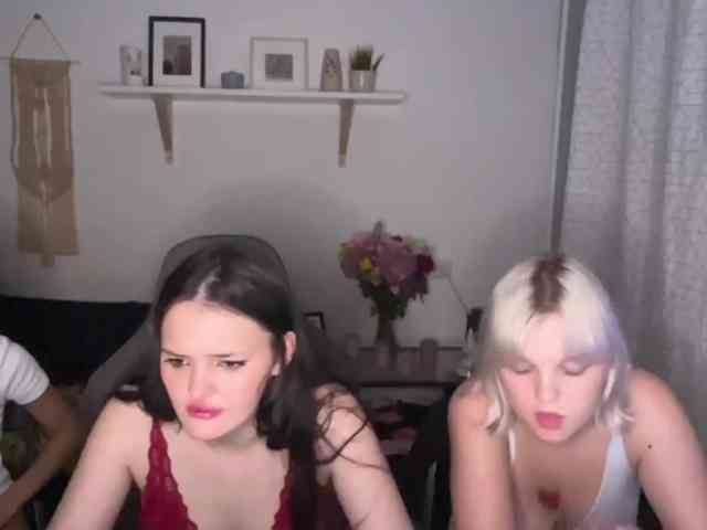 Love2loveKiss webcam