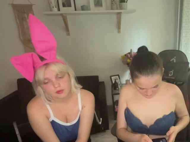 Love2loveKiss webcam