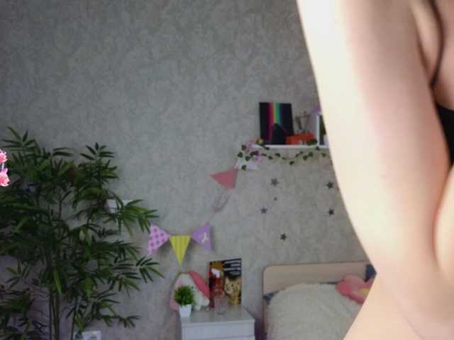 AnnyiBlue's BongaCams show and profile