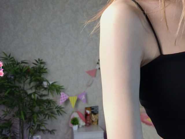 AnnyiBlue's BongaCams show and profile