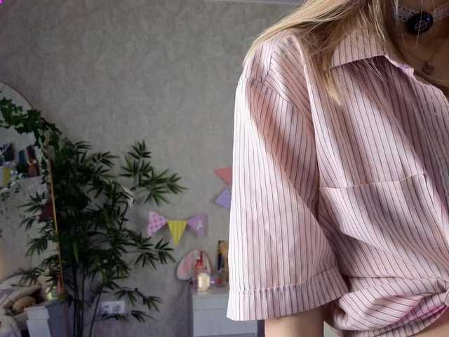 AnnyiBlue's BongaCams show and profile