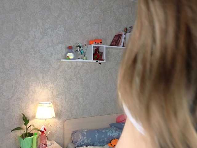 AnnyiBlue's BongaCams show and profile