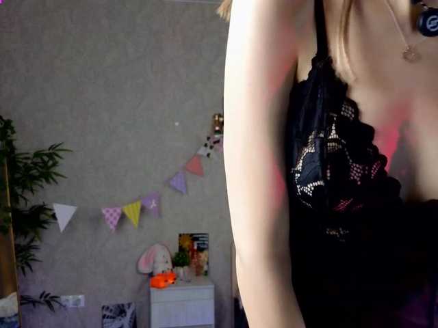 AnnyiBlue's BongaCams show and profile