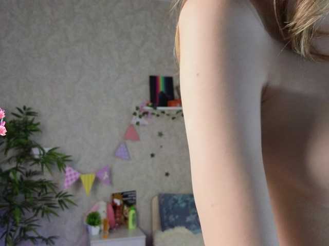 AnnyiBlue's BongaCams show and profile