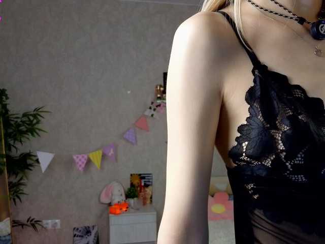 AnnyiBlue's BongaCams show and profile