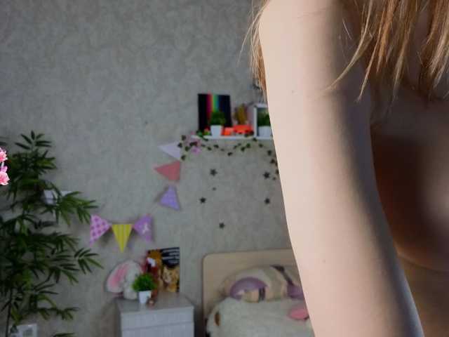 AnnyiBlue's BongaCams show and profile