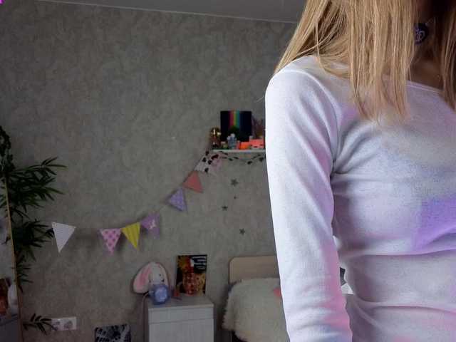 AnnyiBlue's BongaCams show and profile