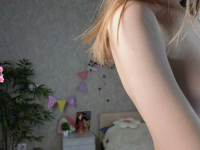 AnnyiBlue's BongaCams show and profile