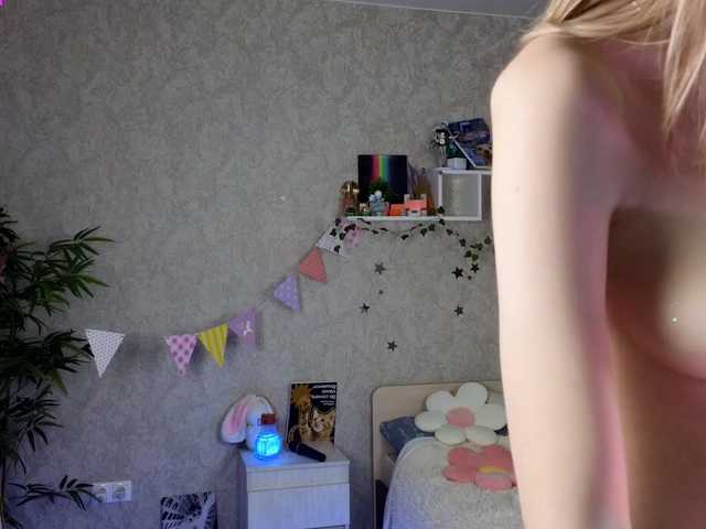 AnnyiBlue's BongaCams show and profile