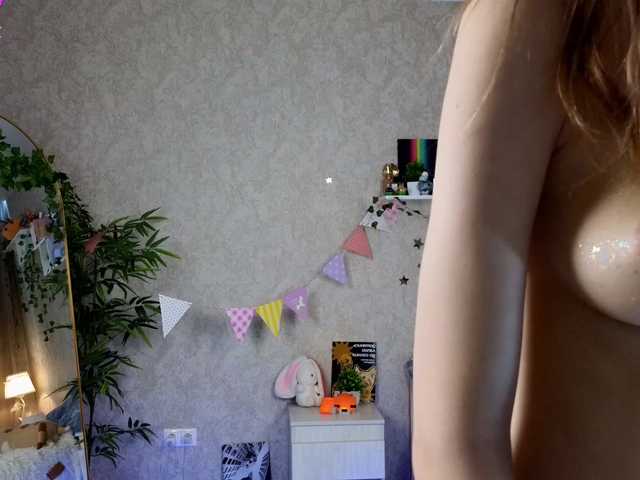 AnnyiBlue's BongaCams show and profile