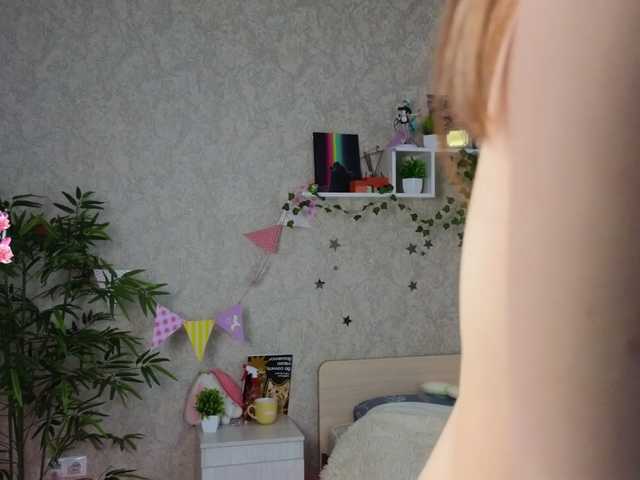 AnnyiBlue's BongaCams show and profile