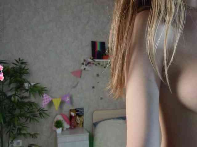 AnnyiBlue webcam