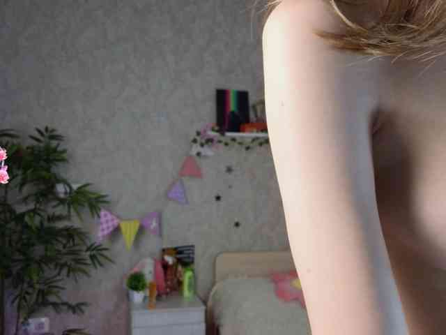 AnnyiBlue webcam