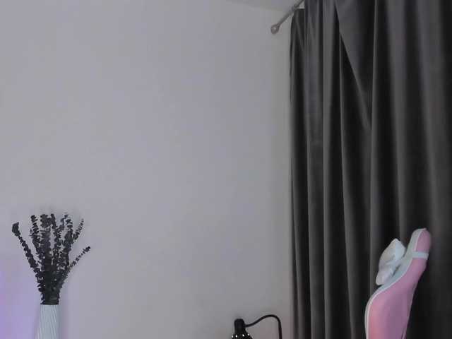 elliediaz's BongaCams show and profile