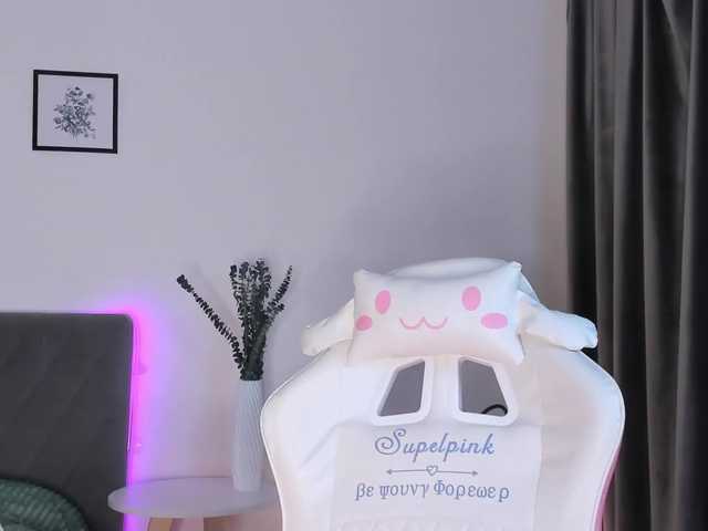 elliediaz's BongaCams show and profile