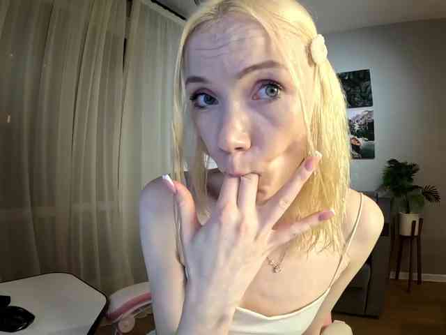 AlicceFrost webcam