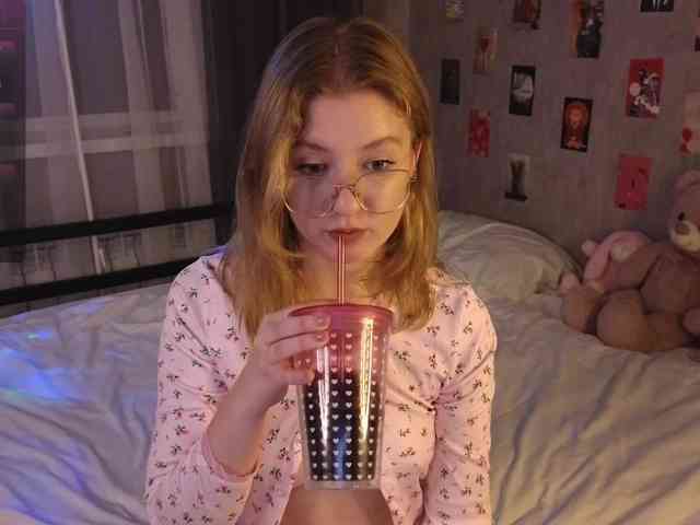 NicoleEniston webcam