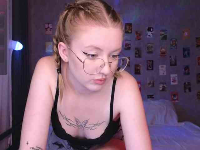 NicoleEniston webcam
