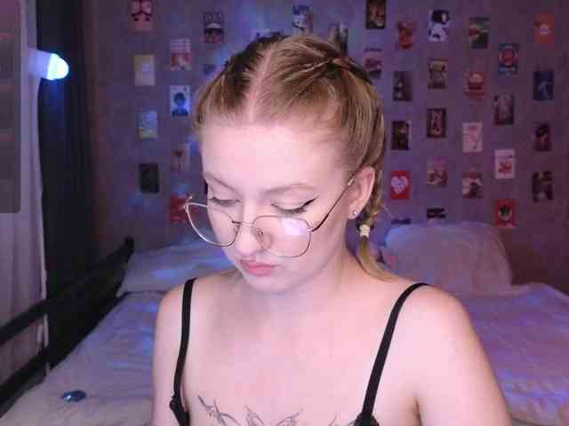 NicoleEniston webcam