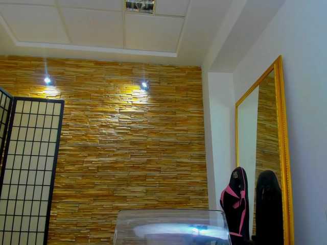 JessyBee's BongaCams show and profile