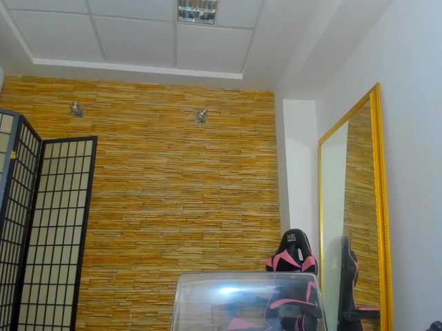 JessyBee's BongaCams show and profile