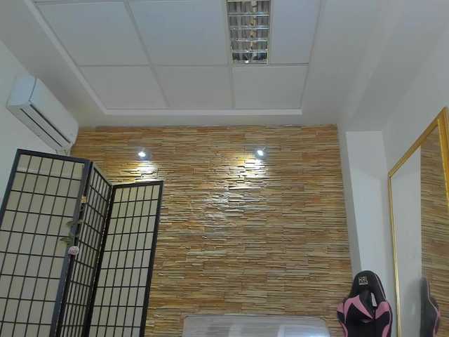 JessyBee's BongaCams show and profile