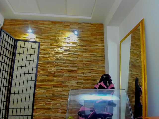 JessyBee's BongaCams show and profile