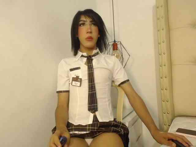 Crystalxiara Live Webcam on BongaCams