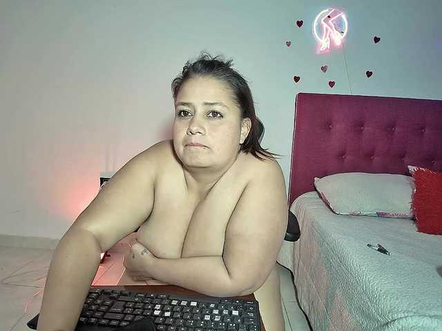 LizzMilf webcam bongacams model stream image