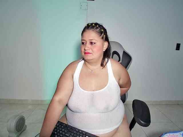 LizzMilf webcam