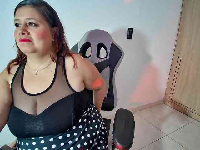 LizzMilf webcam