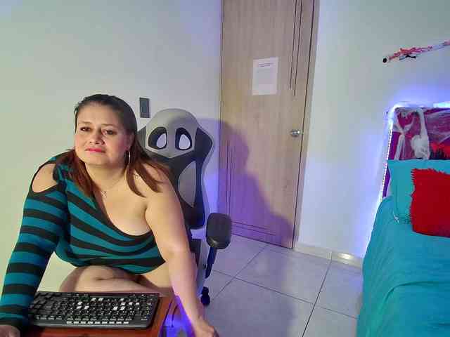 LizzMilf webcam