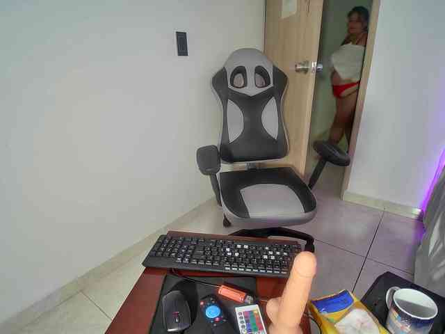 LizzMilf webcam
