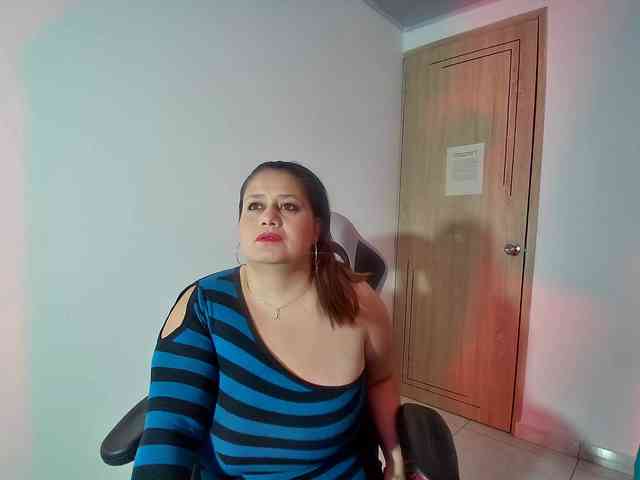 LizzMilf webcam
