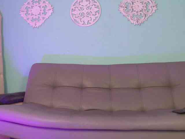 AmbarAndJhostinn webcam