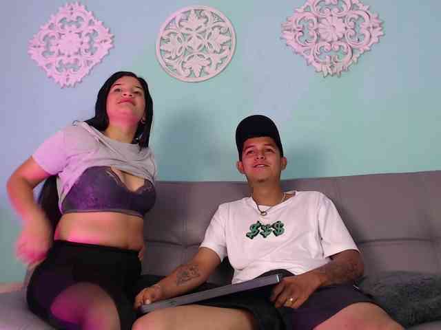 AmbarAndJhostinn webcam