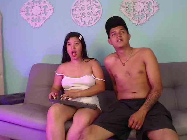 AmbarAndJhostinn webcam