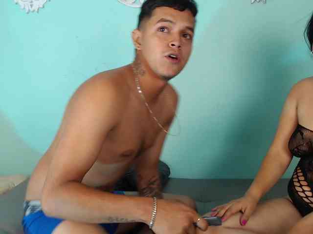 AmbarAndJhostinn webcam