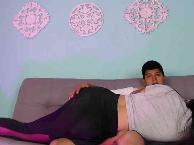AmbarAndJhostinn webcam