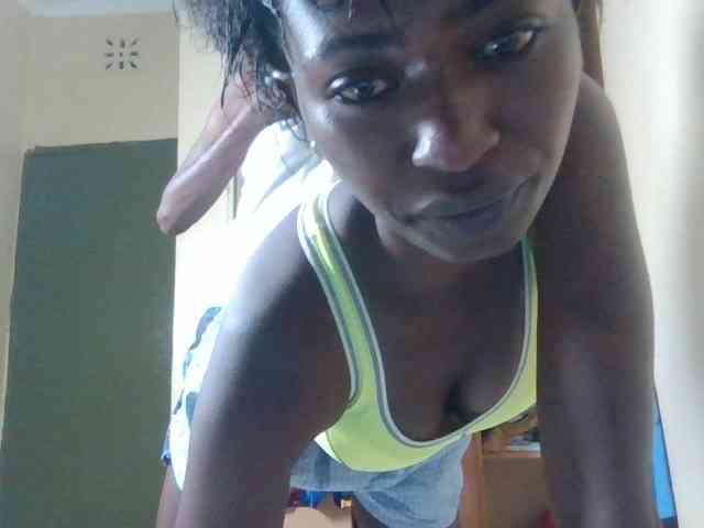 Dammyyaro Live Webcam on BongaCams