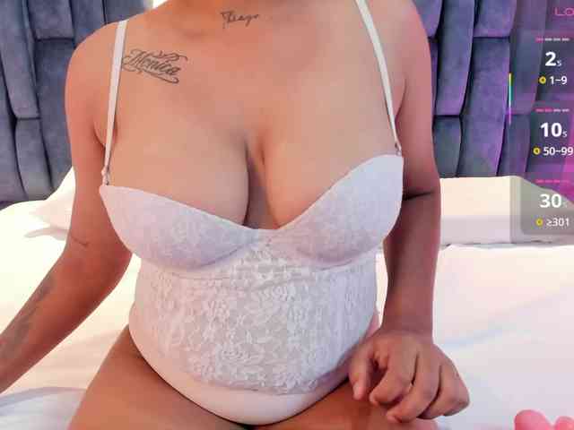 EmmaRobertshot webcam