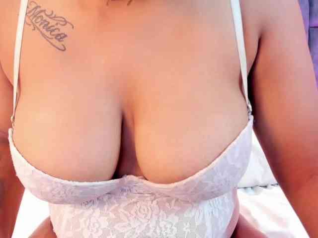 EmmaRobertshot webcam