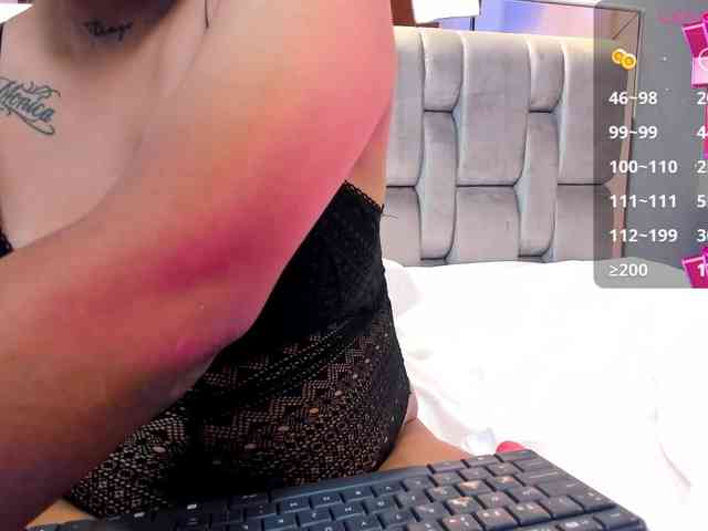 EmmaRobertshot webcam