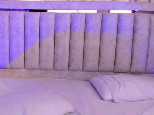 EmmaRobertshot webcam